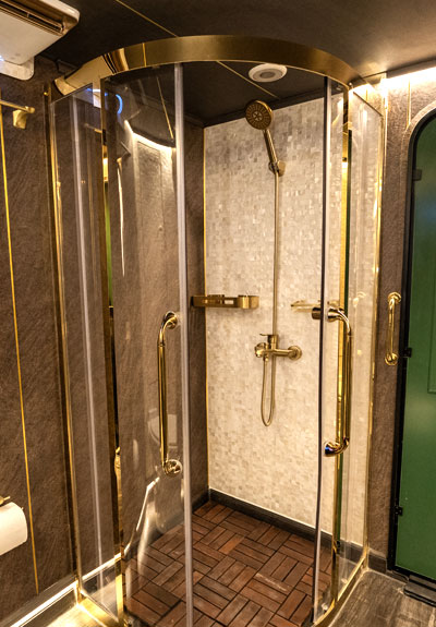 mobile toilets in Dubai