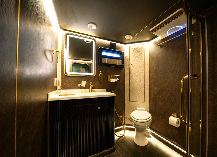 luxury mobile toilet rental  in Dubai